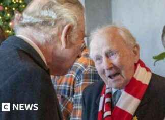 Wrexham Star Arthur Massey Dies at Age 100 news-10082024-203918