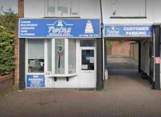 End of an Era: Beloved Wedding Shop Closes After 45 Years news-16082024-052422