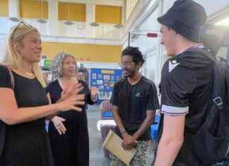 Support and Advice from Politicians for Lewisham A-Level Students news-16082024-052633
