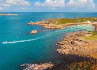 Top 10 Stunning Caribbean-Like Islands in the UK You Need to Visit news-18082024-224212