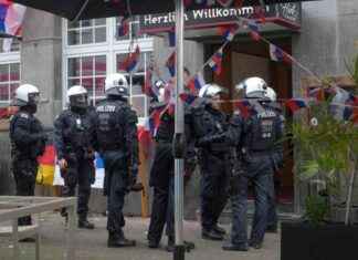 Tensions Flare as Riot Police Separate England vs Serbia Fans: What Happened? news-20082024-225232