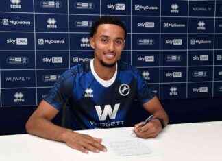 Millwall Signs Reading Winger Femi Azeez on Long-Term Contract news-22082024-043107