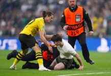 UEFA Champions League Final Delayed at Wembley Stadium by Pitch Invaders news-25082024-115542
