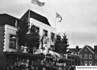 Remembering Vintage Upminster: A Look Back at Shops and Department Stores in Photos news-27082024-000048