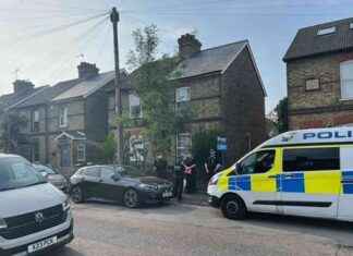Tragic Incident: Man and Three Infants Found Dead in Surrey Property news-02092024-004239