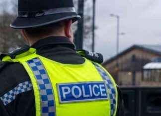 Police Seize Handgun in Worcester Park, Three Arrested news-03092024-004550