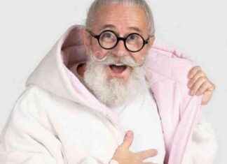 Versatile Outdoor Oodie with Pockets: Ideal for Unpredictable Weather news-10092024-070823