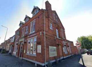 Burglary Suspect Arrested at Heathrow Airport Before Boarding Plane news-13092024-195041