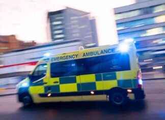 Man Hospitalized After A2 Crash in Eltham news-25092024-131722