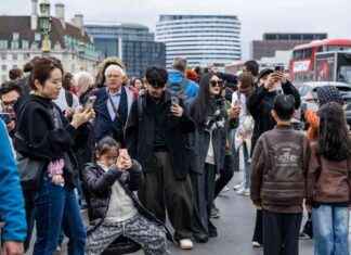 London’s Phone Snatching Epidemic: Young Children Targeted by Thieves news-28092024-160322