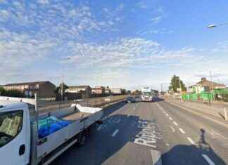 Road Closure in Dagenham Due to Police Incident: What You Need to Know news-09102024-225131