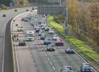 Traffic Update: M23 Crash near Gatwick Airport Causes Lane Closures news-17112024-183406