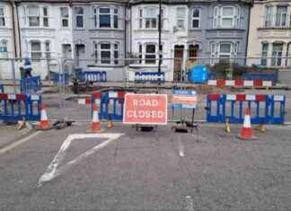 Plumstead High Street Closed Due to Burst Pipe, Water Outage for Residents plumstead-high-street-closed-due-to-burst-pipe-water-outage-for-residents