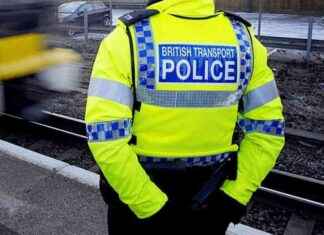 Man with knife eludes police at Wimbledon station man-with-knife-eludes-police-at-wimbledon-station