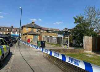 Police Cordon Live Updates: Bexleyheath Residential Block Situation police-cordon-live-updates-bexleyheath-residential-block-situation